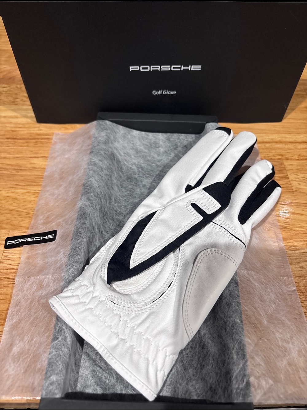 NWT 🏎️Porsche Men’s Cadet Golf Glove Black White Crest Ball Marker Boxed - Picture 2 of 5